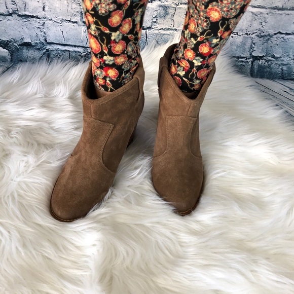 Splendid Dark Tan Suede Ankle Boots sizes 8 & 10 - Picture 2 of 3